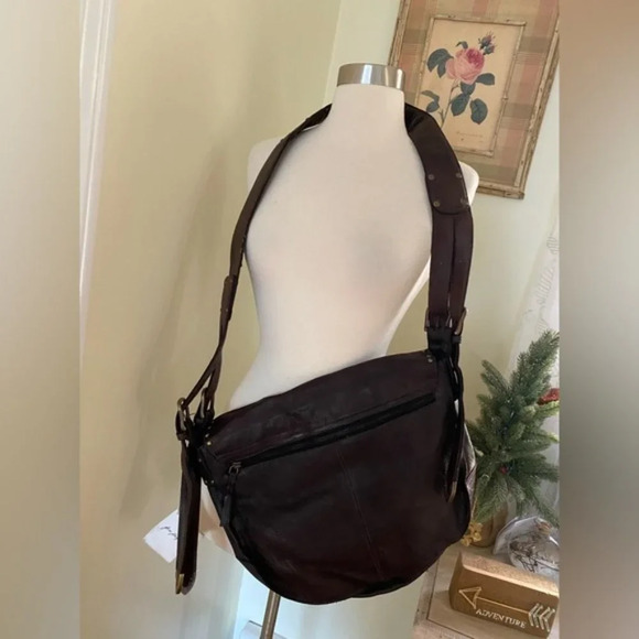 Free People Demi Distressed Messenger Bag in Dark Brown NWT $178 - Picture 3 of 7